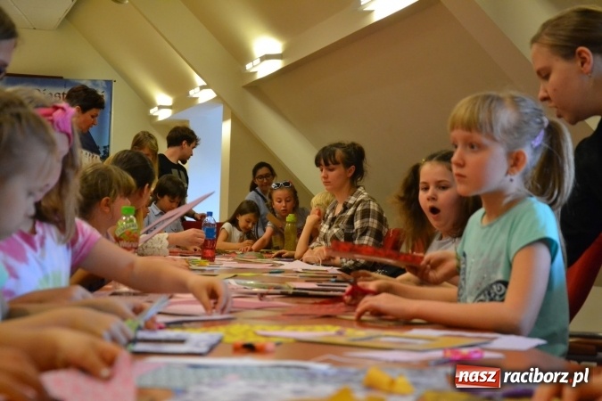 Zdjęcie w galerii na portalu naszraciborz.pl: Mamo, Tato, (s)twórzmy razem! - warsztaty kreatywne na Zamku Piastowskim za nami  wiadomości z regionu