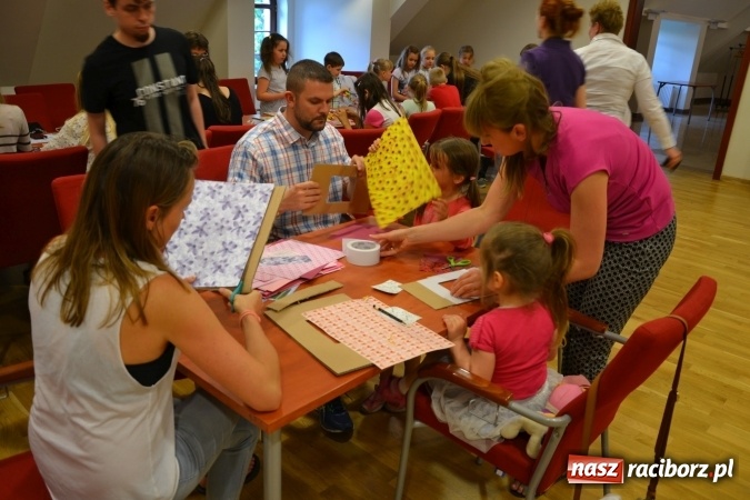 Zdjęcie w galerii na portalu naszraciborz.pl: Mamo, Tato, (s)twórzmy razem! - warsztaty kreatywne na Zamku Piastowskim za nami  wiadomości z regionu