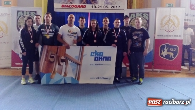 Zdjęcie w galerii na portalu naszraciborz.pl: Historyczny sukces zawodników Dębu Brzeźnica wiadomości z regionu
