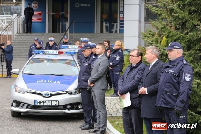 Zdjęcie w galerii na portalu naszraciborz.pl: Hybrydy dla śląskiej policji  wiadomości z regionu
