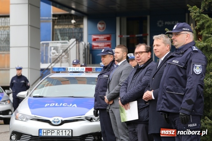 Zdjęcie w galerii na portalu naszraciborz.pl: Hybrydy dla śląskiej policji  wiadomości z regionu