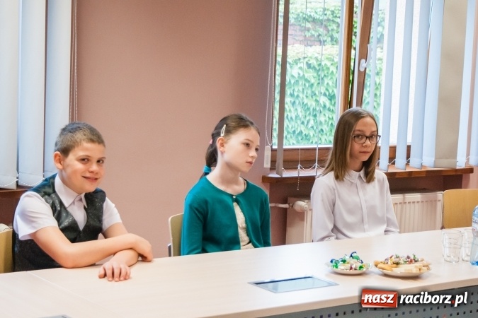 Zdjęcie w galerii na portalu naszraciborz.pl: W starostwie podsumowano XXV edycję powiatowego konkursu Mistrz Ortografii wiadomości z regionu