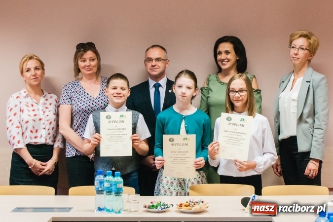Zdjęcie w galerii na portalu naszraciborz.pl: W starostwie podsumowano XXV edycję powiatowego konkursu Mistrz Ortografii wiadomości z regionu