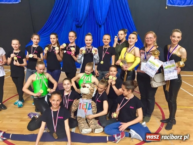 Zdjęcie w galerii na portalu naszraciborz.pl: Mażoretki ze Stowarzyszenia Kultury Ziemi Raciborskiej Źródło ponownie zdobywają Grand Prix Mistrzostw Polski  wiadomości z regionu