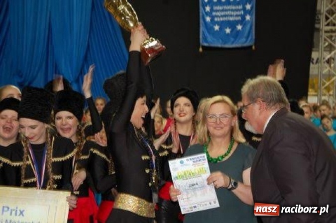 Zdjęcie w galerii na portalu naszraciborz.pl: Mażoretki ze Stowarzyszenia Kultury Ziemi Raciborskiej Źródło ponownie zdobywają Grand Prix Mistrzostw Polski  wiadomości z regionu