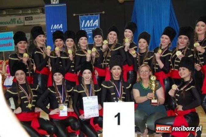 Zdjęcie w galerii na portalu naszraciborz.pl: Mażoretki ze Stowarzyszenia Kultury Ziemi Raciborskiej Źródło ponownie zdobywają Grand Prix Mistrzostw Polski  wiadomości z regionu