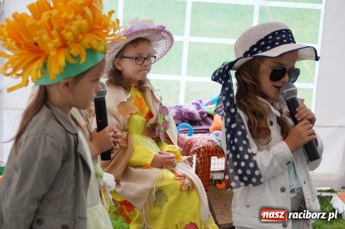 Zdjęcie w galerii na portalu naszraciborz.pl: Smerfy z Przedszkola w Nędzy świętowały Dzień Mamy i Taty  wiadomości z regionu