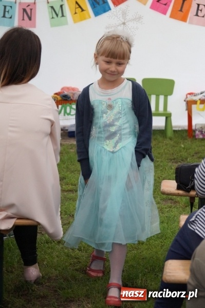 Zdjęcie w galerii na portalu naszraciborz.pl: Smerfy z Przedszkola w Nędzy świętowały Dzień Mamy i Taty  wiadomości z regionu