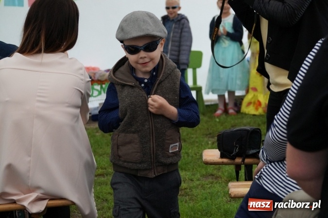 Zdjęcie w galerii na portalu naszraciborz.pl: Smerfy z Przedszkola w Nędzy świętowały Dzień Mamy i Taty  wiadomości z regionu