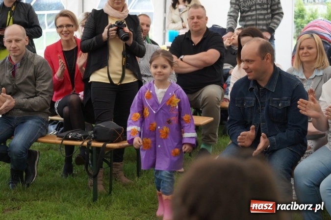Zdjęcie w galerii na portalu naszraciborz.pl: Smerfy z Przedszkola w Nędzy świętowały Dzień Mamy i Taty  wiadomości z regionu