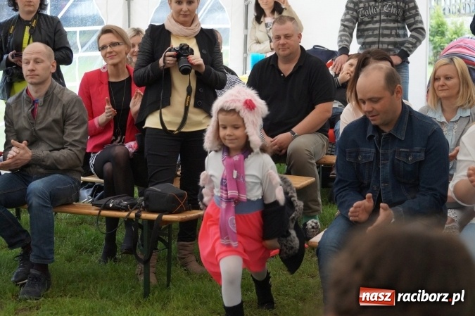 Zdjęcie w galerii na portalu naszraciborz.pl: Smerfy z Przedszkola w Nędzy świętowały Dzień Mamy i Taty  wiadomości z regionu