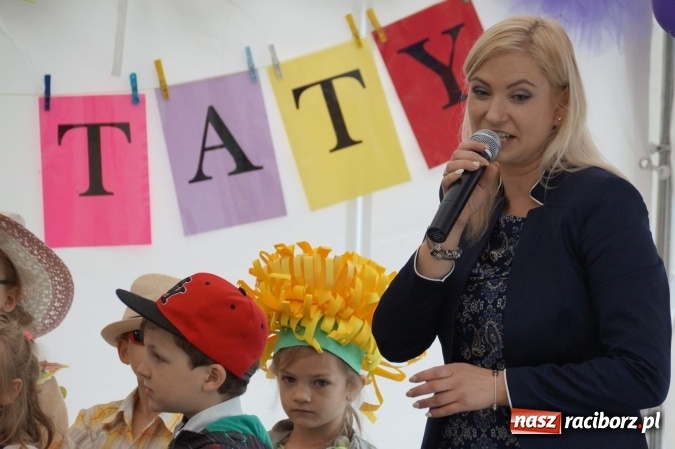 Zdjęcie w galerii na portalu naszraciborz.pl: Smerfy z Przedszkola w Nędzy świętowały Dzień Mamy i Taty  wiadomości z regionu