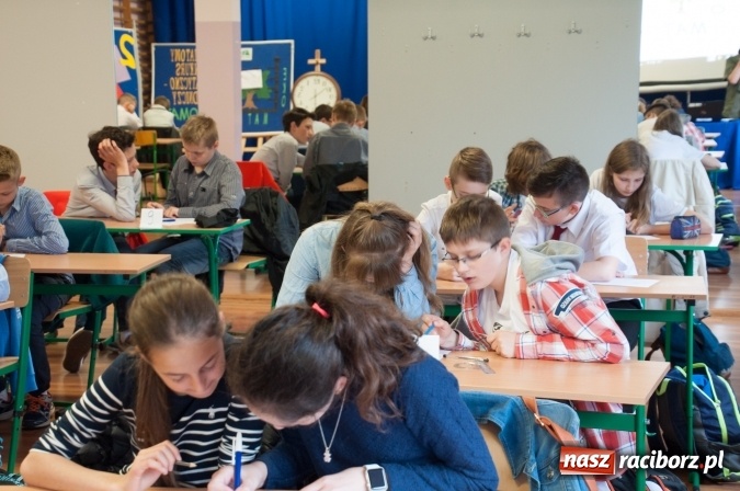 Zdjęcie w galerii na portalu naszraciborz.pl: Trzynasty Ekomat dla trzynastki. W SP 18 odbył się powiatowy konkurs matematyczno-przyrodniczy wiadomości z regionu