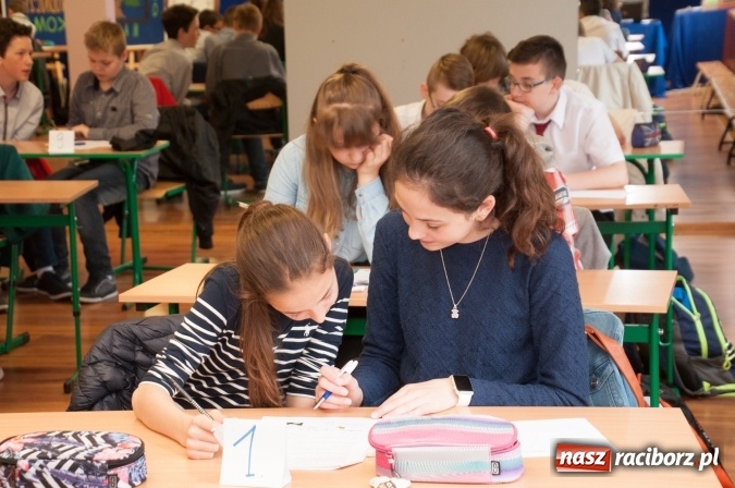 Zdjęcie w galerii na portalu naszraciborz.pl: Trzynasty Ekomat dla trzynastki. W SP 18 odbył się powiatowy konkurs matematyczno-przyrodniczy wiadomości z regionu