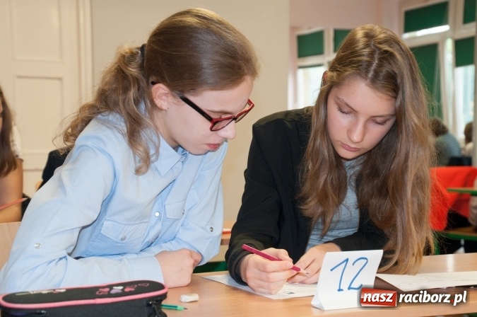 Zdjęcie w galerii na portalu naszraciborz.pl: Trzynasty Ekomat dla trzynastki. W SP 18 odbył się powiatowy konkurs matematyczno-przyrodniczy wiadomości z regionu