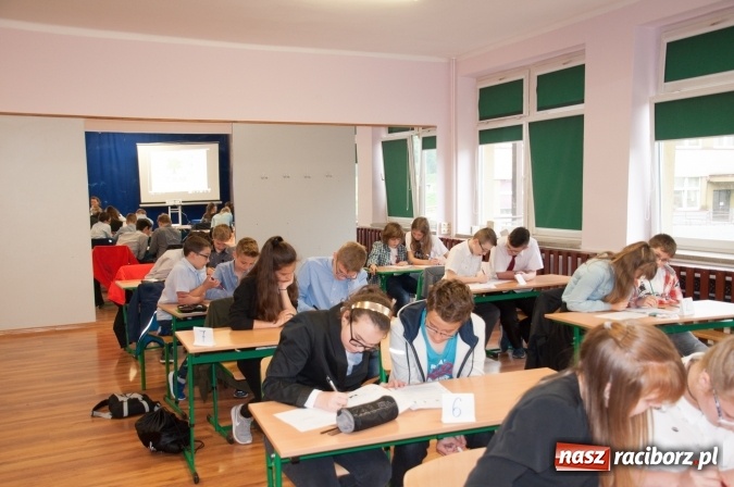 Zdjęcie w galerii na portalu naszraciborz.pl: Trzynasty Ekomat dla trzynastki. W SP 18 odbył się powiatowy konkurs matematyczno-przyrodniczy wiadomości z regionu
