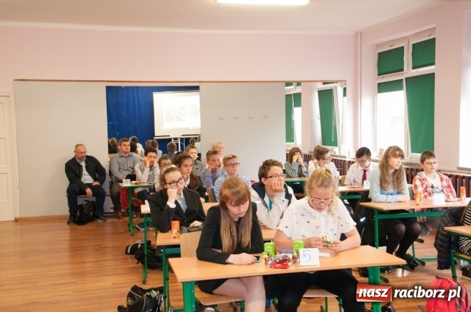 Zdjęcie w galerii na portalu naszraciborz.pl: Trzynasty Ekomat dla trzynastki. W SP 18 odbył się powiatowy konkurs matematyczno-przyrodniczy wiadomości z regionu