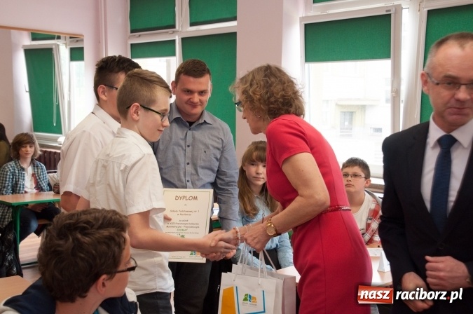 Zdjęcie w galerii na portalu naszraciborz.pl: Trzynasty Ekomat dla trzynastki. W SP 18 odbył się powiatowy konkurs matematyczno-przyrodniczy wiadomości z regionu