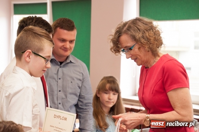 Zdjęcie w galerii na portalu naszraciborz.pl: Trzynasty Ekomat dla trzynastki. W SP 18 odbył się powiatowy konkurs matematyczno-przyrodniczy wiadomości z regionu