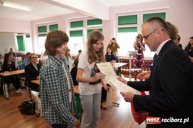 Zdjęcie w galerii na portalu naszraciborz.pl: Trzynasty Ekomat dla trzynastki. W SP 18 odbył się powiatowy konkurs matematyczno-przyrodniczy wiadomości z regionu