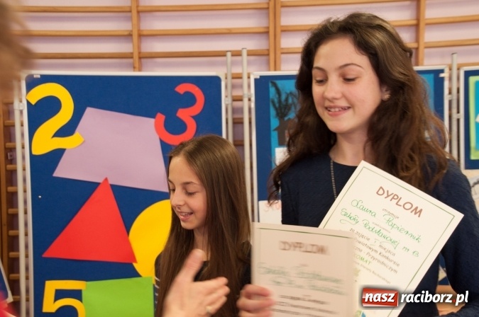 Zdjęcie w galerii na portalu naszraciborz.pl: Trzynasty Ekomat dla trzynastki. W SP 18 odbył się powiatowy konkurs matematyczno-przyrodniczy wiadomości z regionu