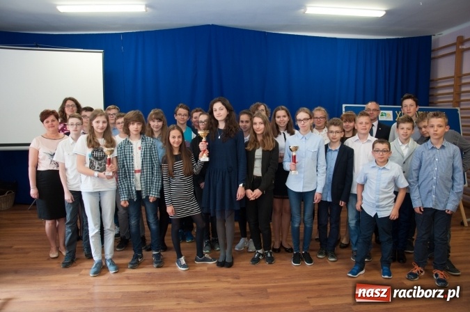 Zdjęcie w galerii na portalu naszraciborz.pl: Trzynasty Ekomat dla trzynastki. W SP 18 odbył się powiatowy konkurs matematyczno-przyrodniczy wiadomości z regionu