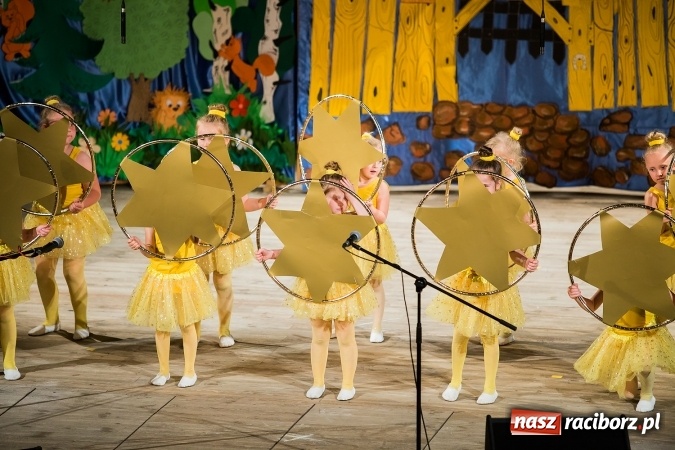 Zdjęcie w galerii na portalu naszraciborz.pl: Gala IX Mini Festiwalu Przedszkolaków wiadomości z regionu