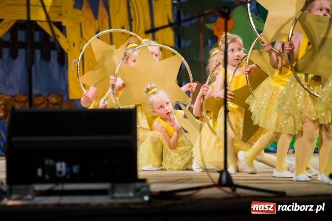 Zdjęcie w galerii na portalu naszraciborz.pl: Gala IX Mini Festiwalu Przedszkolaków wiadomości z regionu