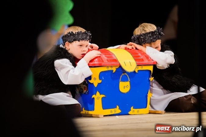 Zdjęcie w galerii na portalu naszraciborz.pl: Gala IX Mini Festiwalu Przedszkolaków wiadomości z regionu