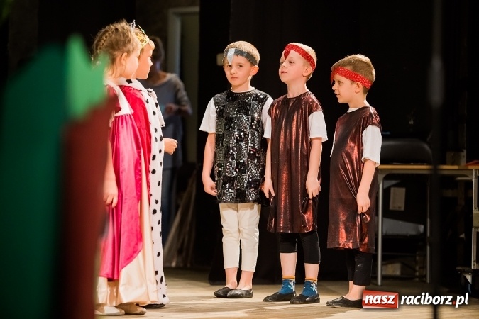 Zdjęcie w galerii na portalu naszraciborz.pl: Gala IX Mini Festiwalu Przedszkolaków wiadomości z regionu
