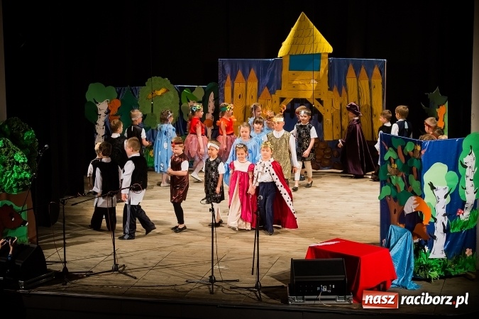 Zdjęcie w galerii na portalu naszraciborz.pl: Gala IX Mini Festiwalu Przedszkolaków wiadomości z regionu