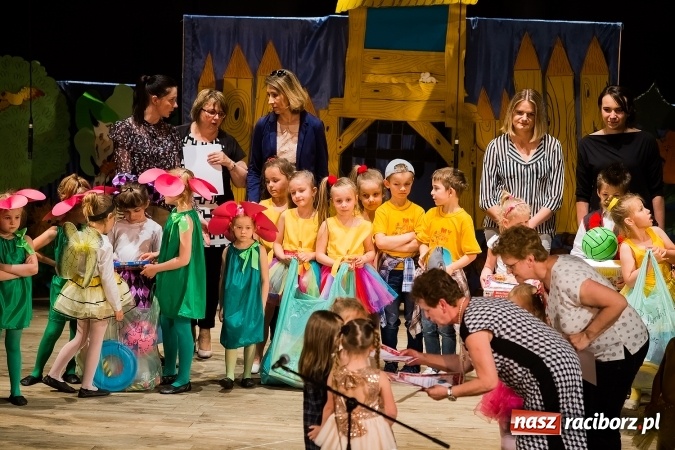 Zdjęcie w galerii na portalu naszraciborz.pl: Gala IX Mini Festiwalu Przedszkolaków wiadomości z regionu