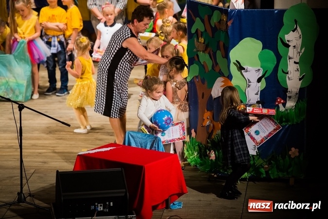 Zdjęcie w galerii na portalu naszraciborz.pl: Gala IX Mini Festiwalu Przedszkolaków wiadomości z regionu