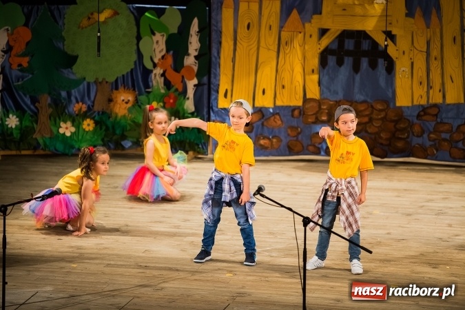 Zdjęcie w galerii na portalu naszraciborz.pl: Gala IX Mini Festiwalu Przedszkolaków wiadomości z regionu