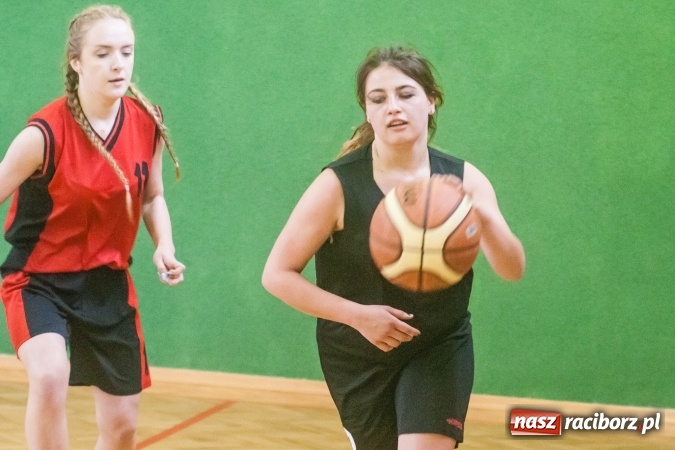 Zdjęcie w galerii na portalu naszraciborz.pl: V edycja Turnieju Streetballa w CKZiU nr 1 wiadomości z regionu