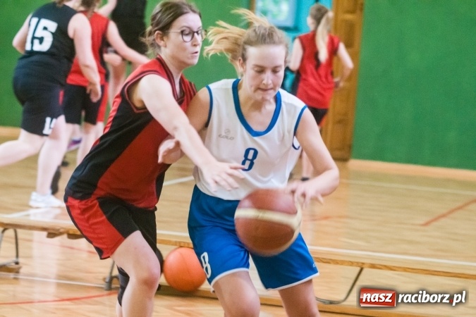 Zdjęcie w galerii na portalu naszraciborz.pl: V edycja Turnieju Streetballa w CKZiU nr 1 wiadomości z regionu