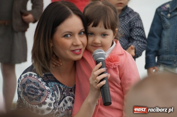 Zdjęcie w galerii na portalu naszraciborz.pl: Plastusie z Nędzy z programem dla rodziców  wiadomości z regionu