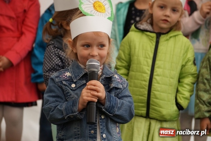 Zdjęcie w galerii na portalu naszraciborz.pl: Plastusie z Nędzy z programem dla rodziców  wiadomości z regionu