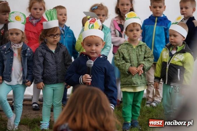 Zdjęcie w galerii na portalu naszraciborz.pl: Plastusie z Nędzy z programem dla rodziców  wiadomości z regionu