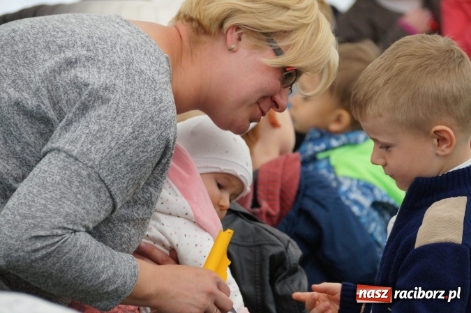 Zdjęcie w galerii na portalu naszraciborz.pl: Plastusie z Nędzy z programem dla rodziców  wiadomości z regionu
