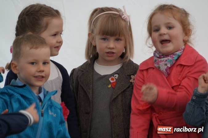 Zdjęcie w galerii na portalu naszraciborz.pl: Plastusie z Nędzy z programem dla rodziców  wiadomości z regionu