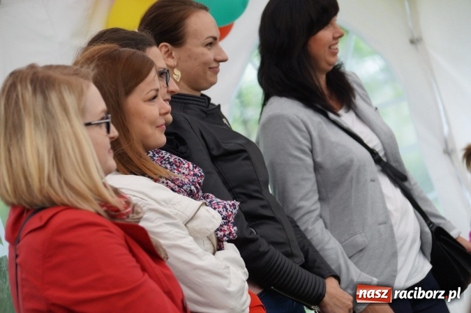 Zdjęcie w galerii na portalu naszraciborz.pl: Plastusie z Nędzy z programem dla rodziców  wiadomości z regionu