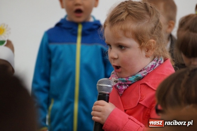 Zdjęcie w galerii na portalu naszraciborz.pl: Plastusie z Nędzy z programem dla rodziców  wiadomości z regionu