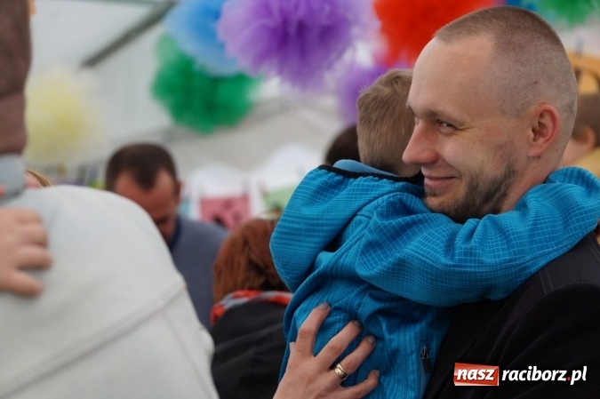 Zdjęcie w galerii na portalu naszraciborz.pl: Plastusie z Nędzy z programem dla rodziców  wiadomości z regionu