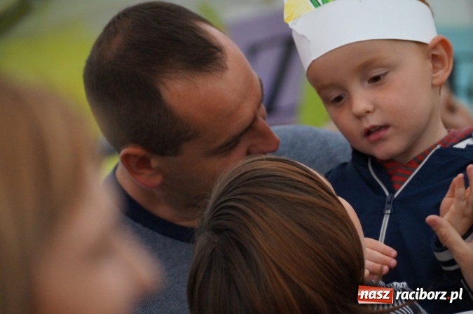 Zdjęcie w galerii na portalu naszraciborz.pl: Plastusie z Nędzy z programem dla rodziców  wiadomości z regionu