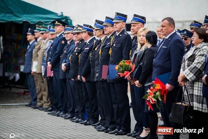 Zdjęcie w galerii na portalu naszraciborz.pl: Strażackie święto w raciborskiej komendzie. Awanse, odznaczenia i nagrody wiadomości z regionu