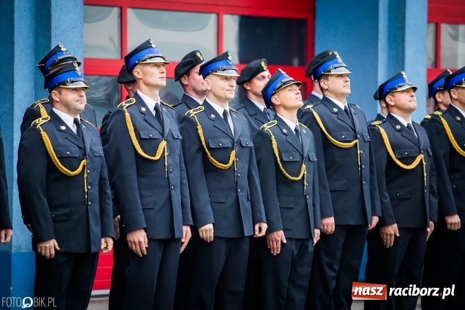 Zdjęcie w galerii na portalu naszraciborz.pl: Strażackie święto w raciborskiej komendzie. Awanse, odznaczenia i nagrody wiadomości z regionu