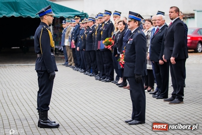 Zdjęcie w galerii na portalu naszraciborz.pl: Strażackie święto w raciborskiej komendzie. Awanse, odznaczenia i nagrody wiadomości z regionu