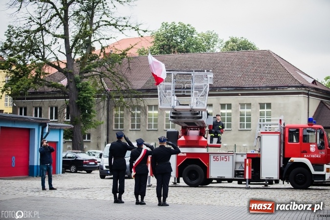 Zdjęcie w galerii na portalu naszraciborz.pl: Strażackie święto w raciborskiej komendzie. Awanse, odznaczenia i nagrody wiadomości z regionu
