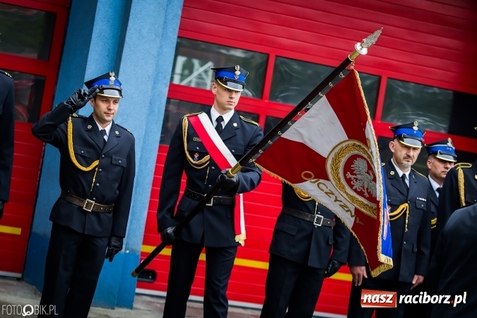 Zdjęcie w galerii na portalu naszraciborz.pl: Strażackie święto w raciborskiej komendzie. Awanse, odznaczenia i nagrody wiadomości z regionu